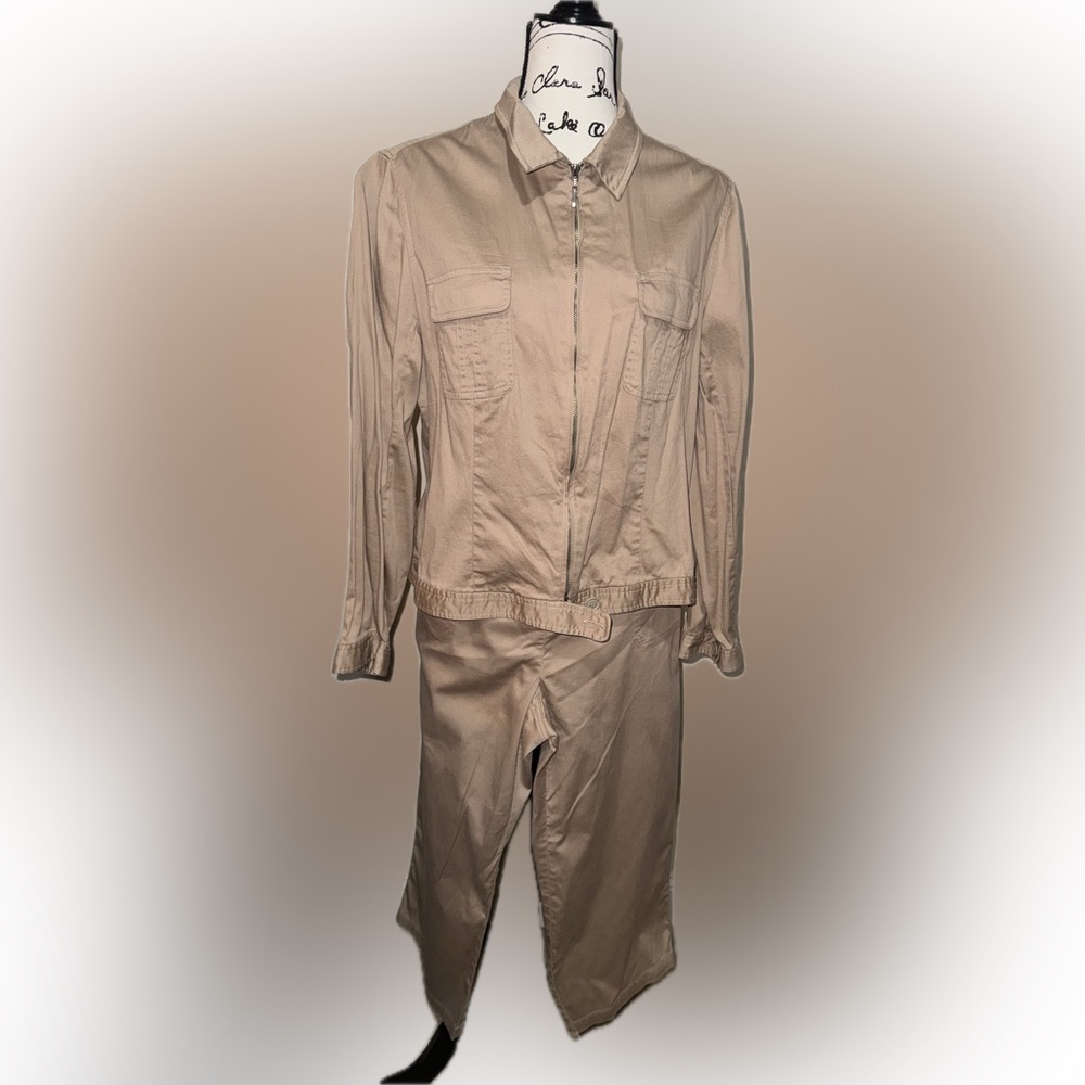 Jones Wear Sport Stretch Light Weight Jacket & Capris| Color: Tan